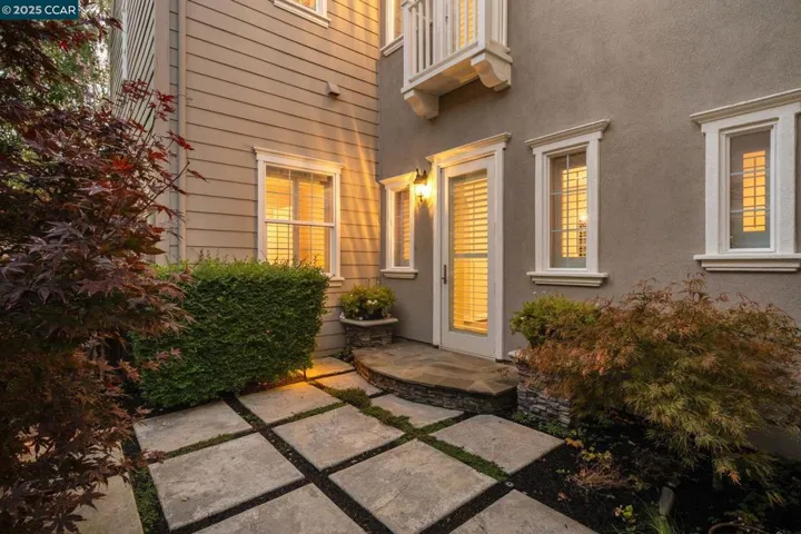 Charming Courtyard