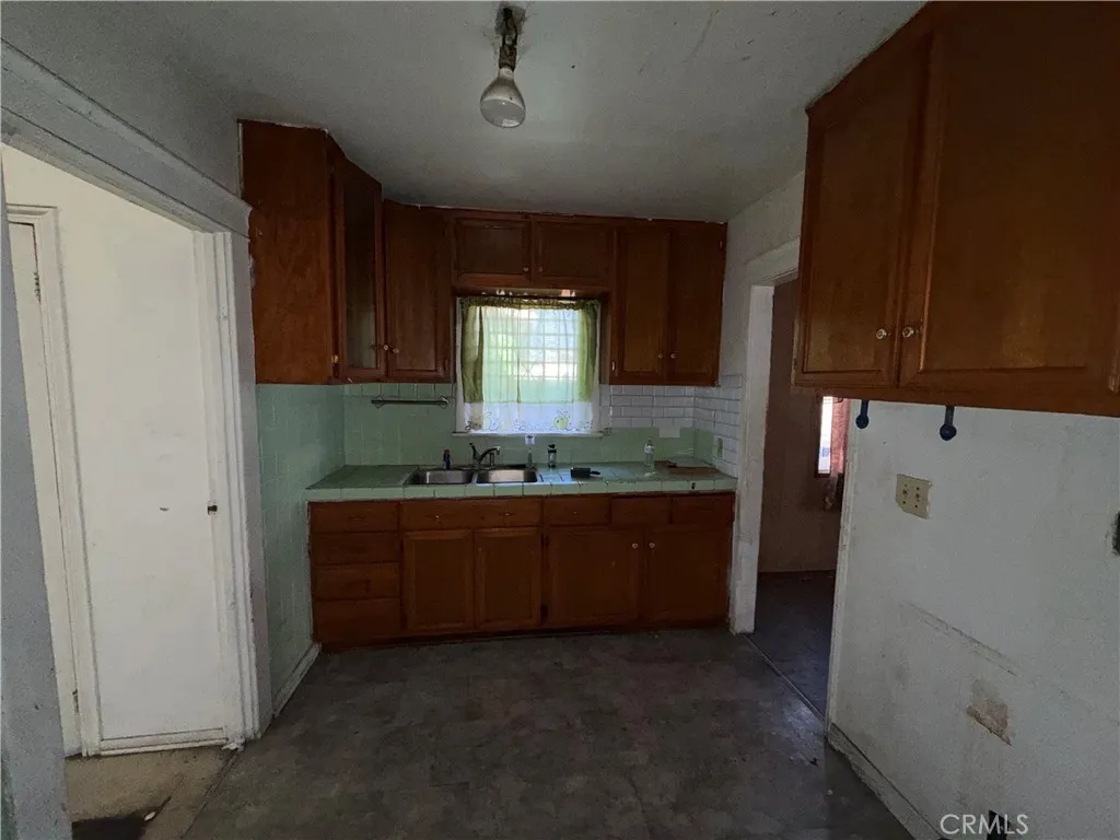 8511 Maie, Los Angeles, California 90001 home-pic-12