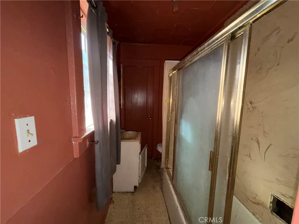 8511 Maie, Los Angeles, California 90001 home-pic-7