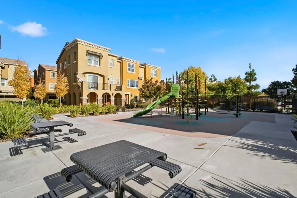 5724 Pandorea Terrace, Newark, California 94560 home-pic-35