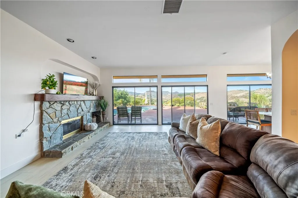 23192 De Anza, Temecula, California 92590 home-pic-6