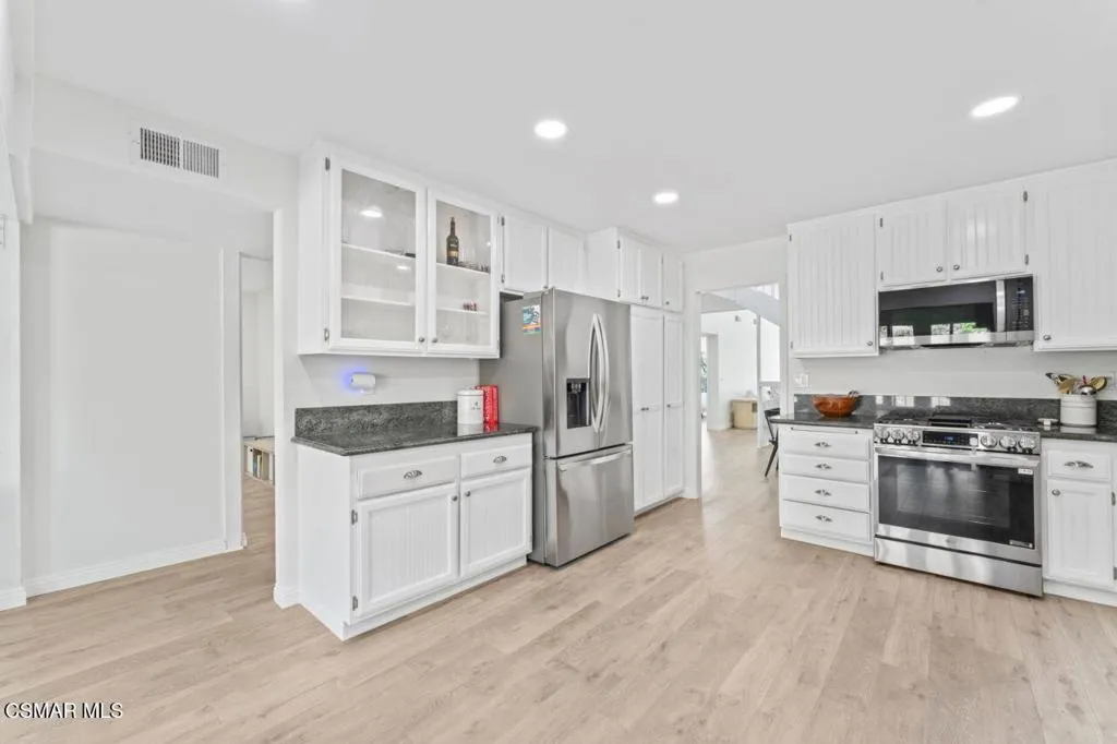 559 Racquet Club Lane, Thousand Oaks, California 91360 home-pic-11