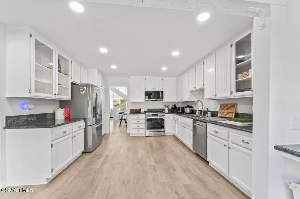 559 Racquet Club Lane, Thousand Oaks, California 91360 home-pic-12