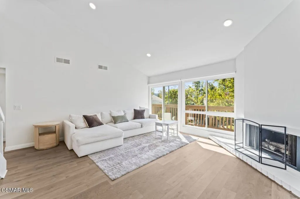 559 Racquet Club Lane, Thousand Oaks, California 91360 home-pic-3