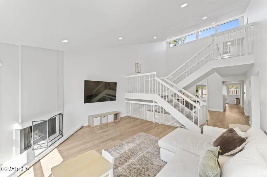 559 Racquet Club Lane, Thousand Oaks, California 91360 home-pic-4