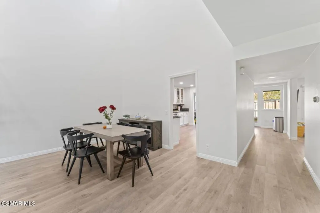 559 Racquet Club Lane, Thousand Oaks, California 91360 home-pic-8