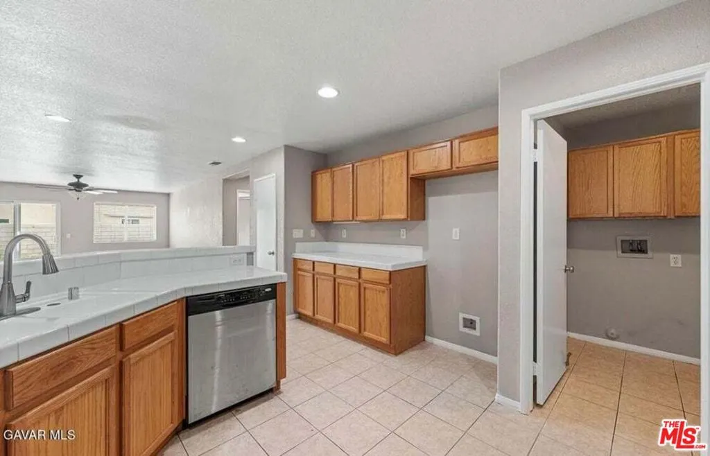 3057 Kilt Court, Lancaster, California 93535 home-pic-7