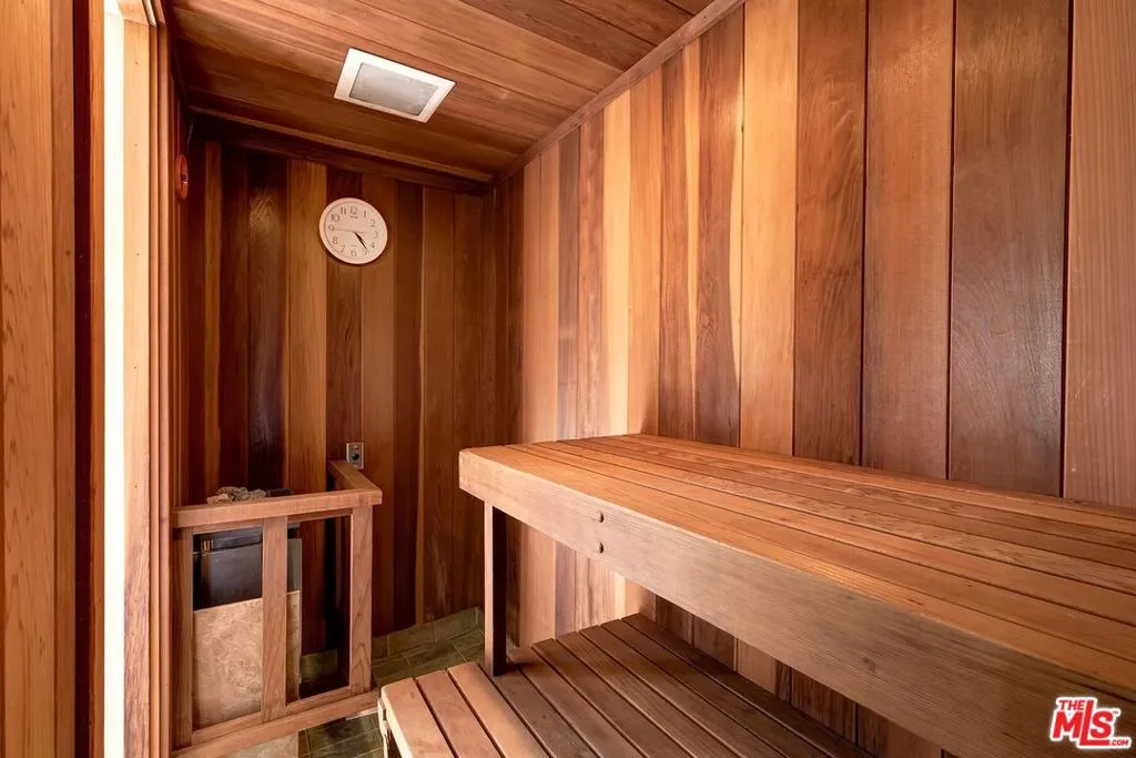 1017 Chevy Chase Drive, Beverly Hills, California 90210 home-pic-20