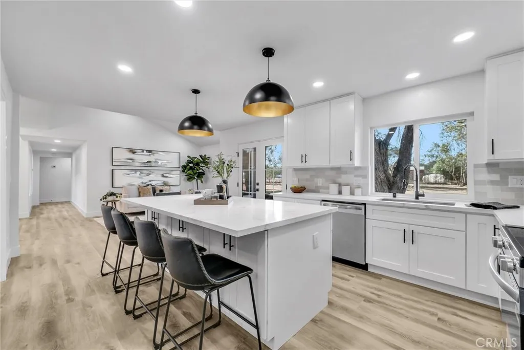 28625 Shady Tree, Winchester, California 92596 home-pic-17