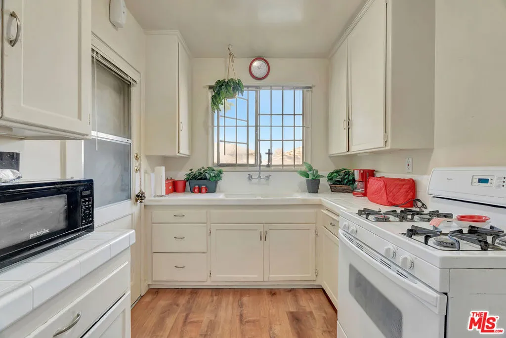 4034 Abourne Road B, Los Angeles, California 90008 home-pic-9