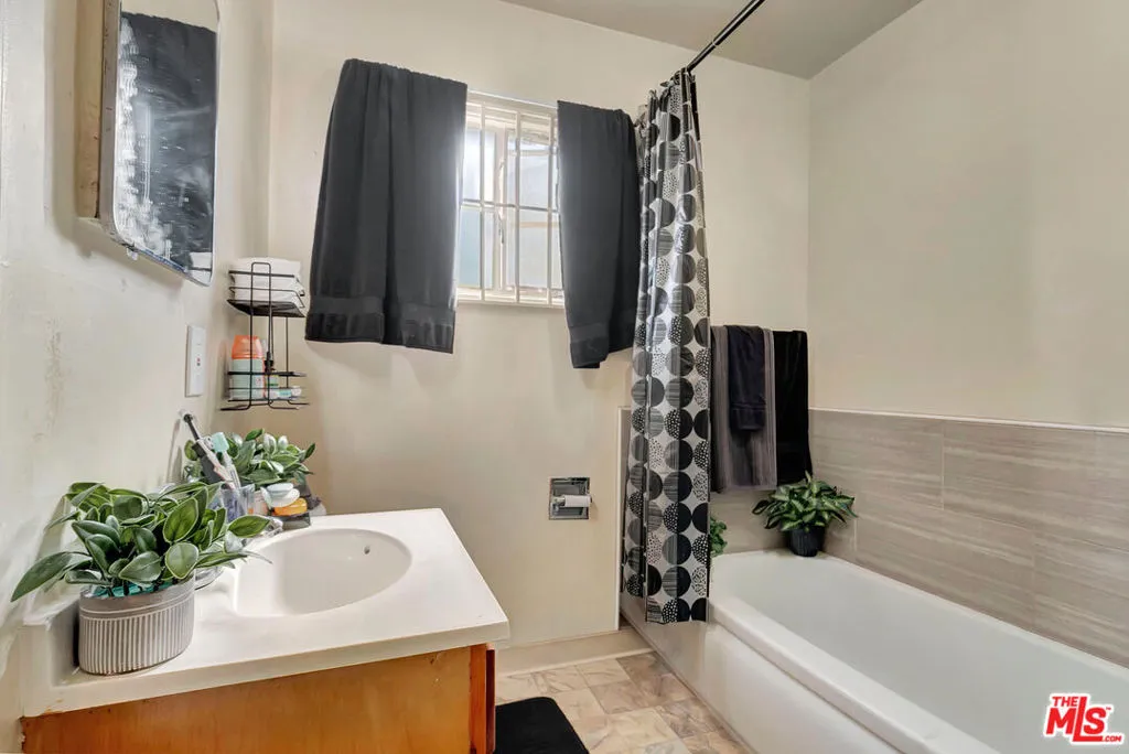 4034 Abourne Road B, Los Angeles, California 90008 home-pic-6