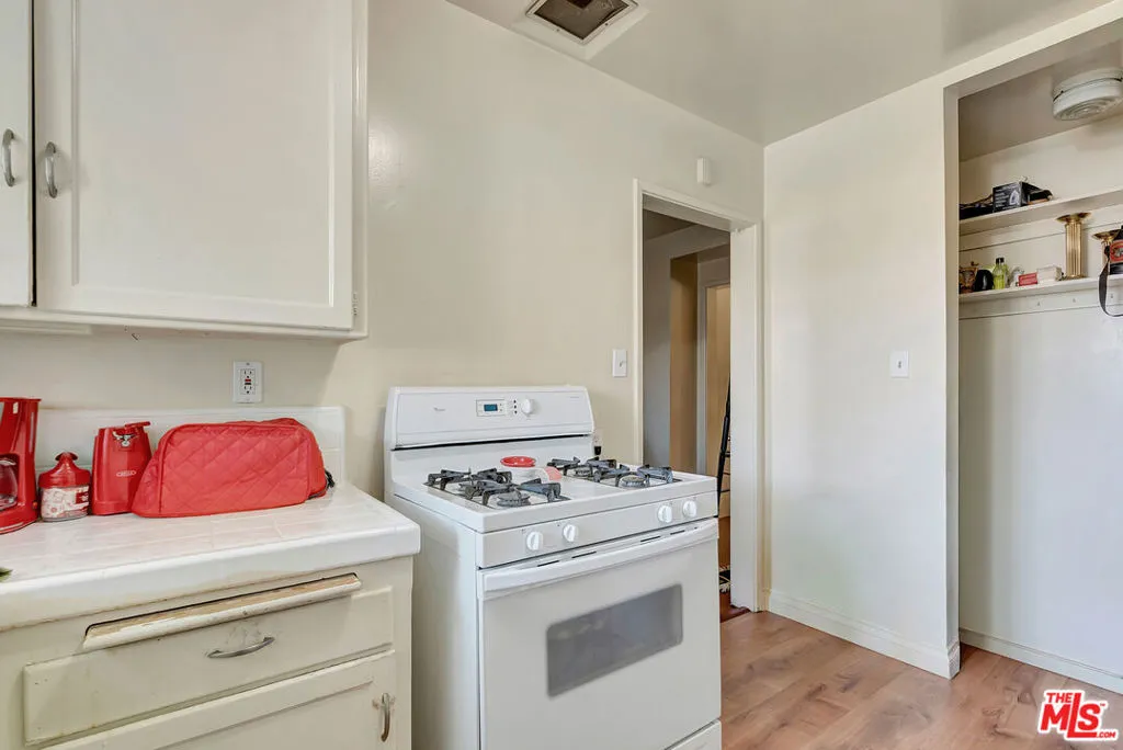 4034 Abourne Road B, Los Angeles, California 90008 home-pic-10