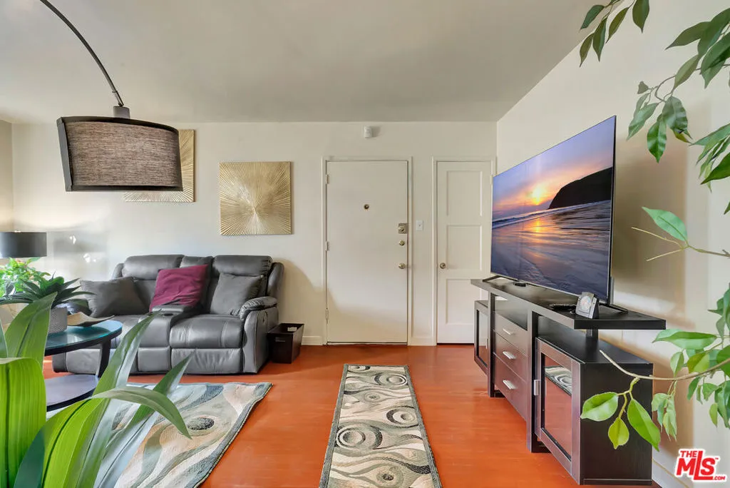4034 Abourne Road B, Los Angeles, California 90008 home-pic-4