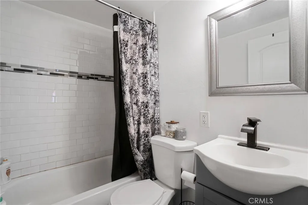 919 919 1/2 W 49th, Los Angeles, California 90037 home-pic-12