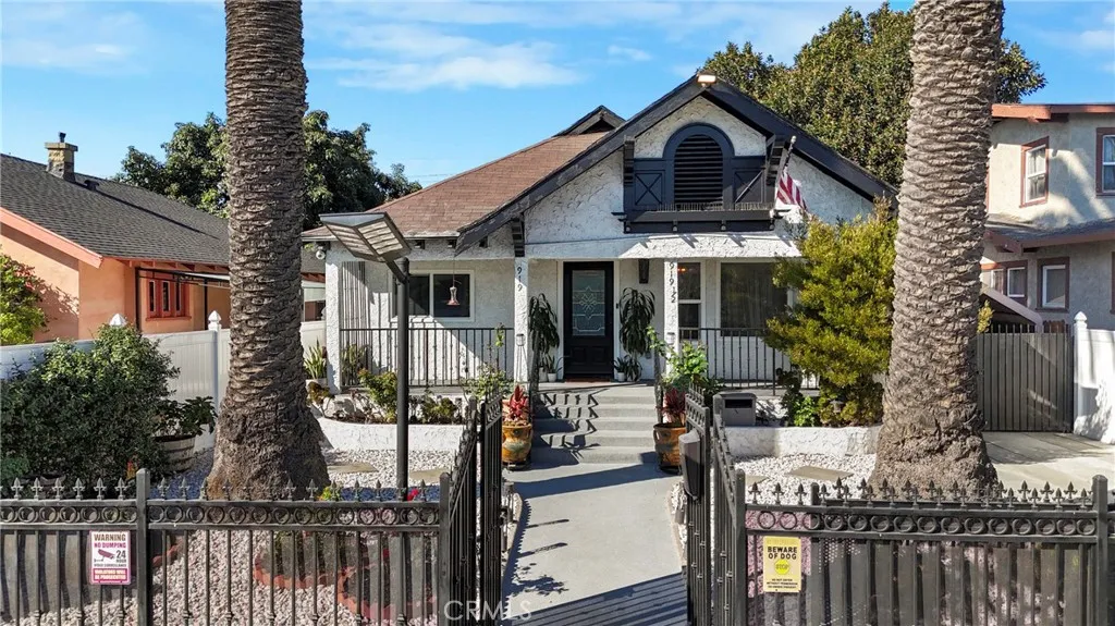 919 919 1/2 W 49th, Los Angeles, California 90037 home-pic-3