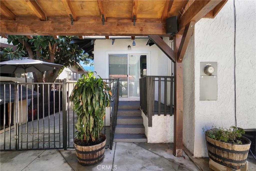 919 919 1/2 W 49th, Los Angeles, California 90037 home-pic-16