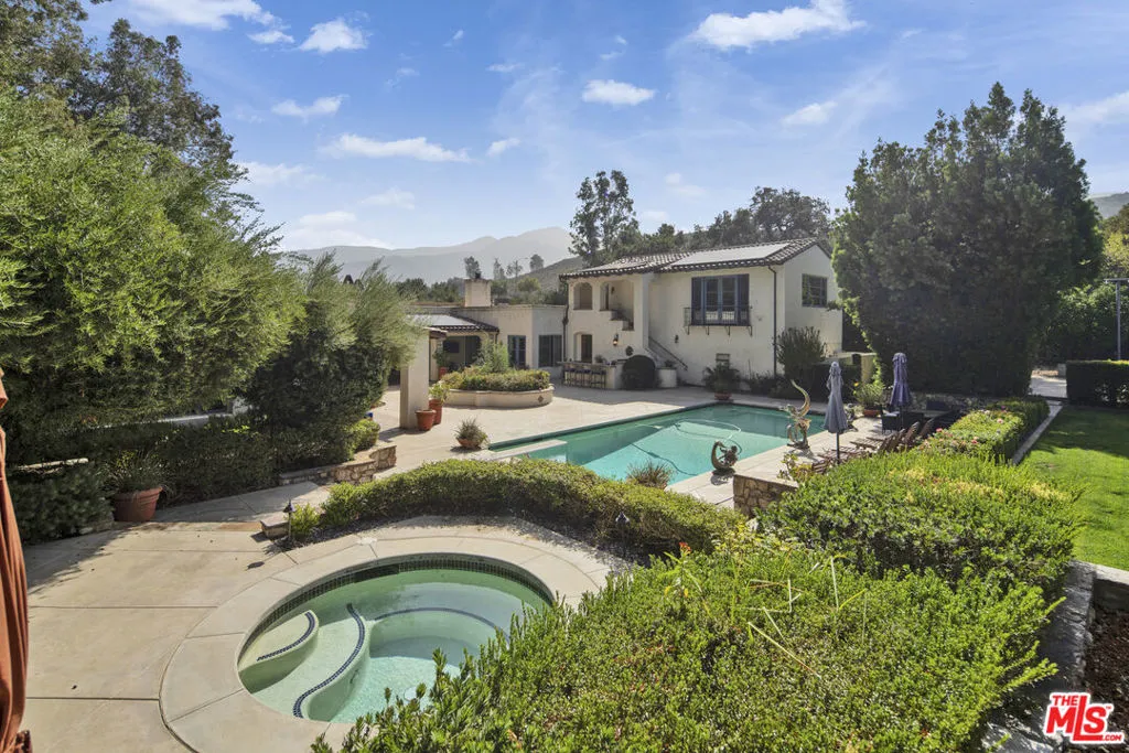 1487 Meadowcrest Circle, Corona, California 92882 home-pic-2