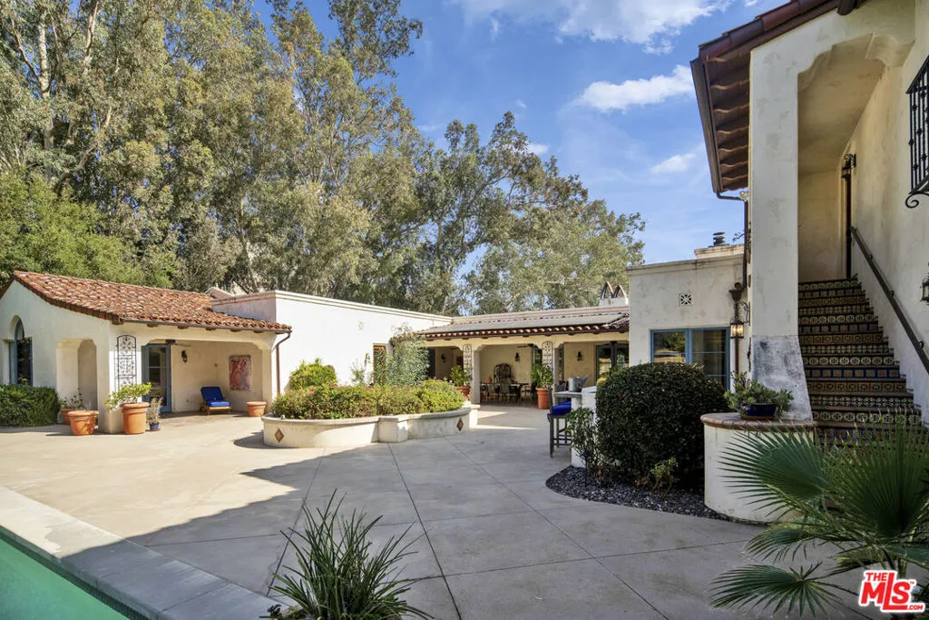 1487 Meadowcrest Circle, Corona, California 92882 home-pic-6