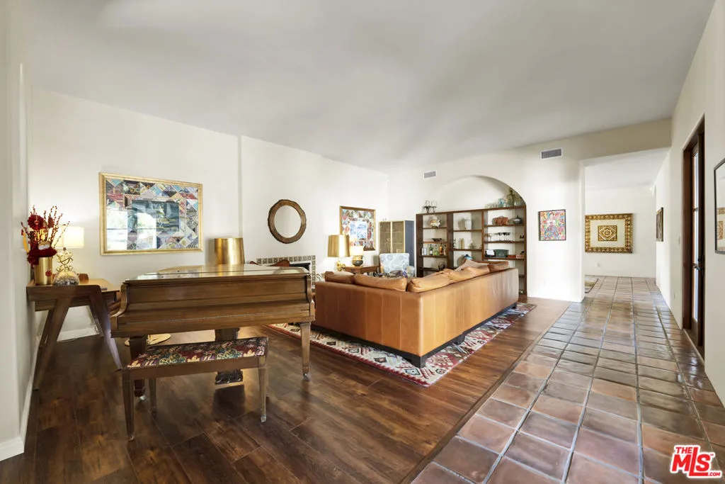 1487 Meadowcrest Circle, Corona, California 92882 home-pic-11
