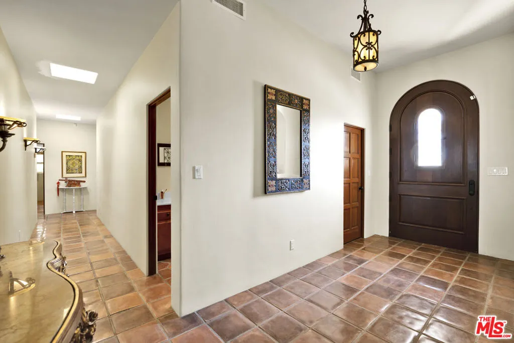 1487 Meadowcrest Circle, Corona, California 92882 home-pic-10