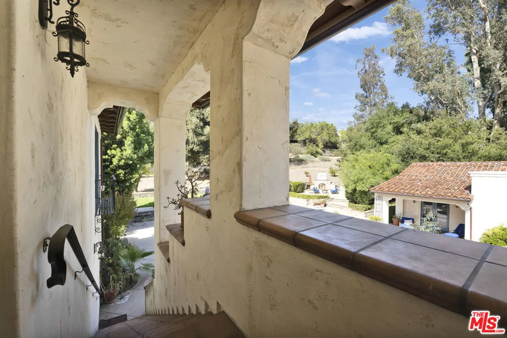 1487 Meadowcrest Circle, Corona, California 92882 home-pic-25