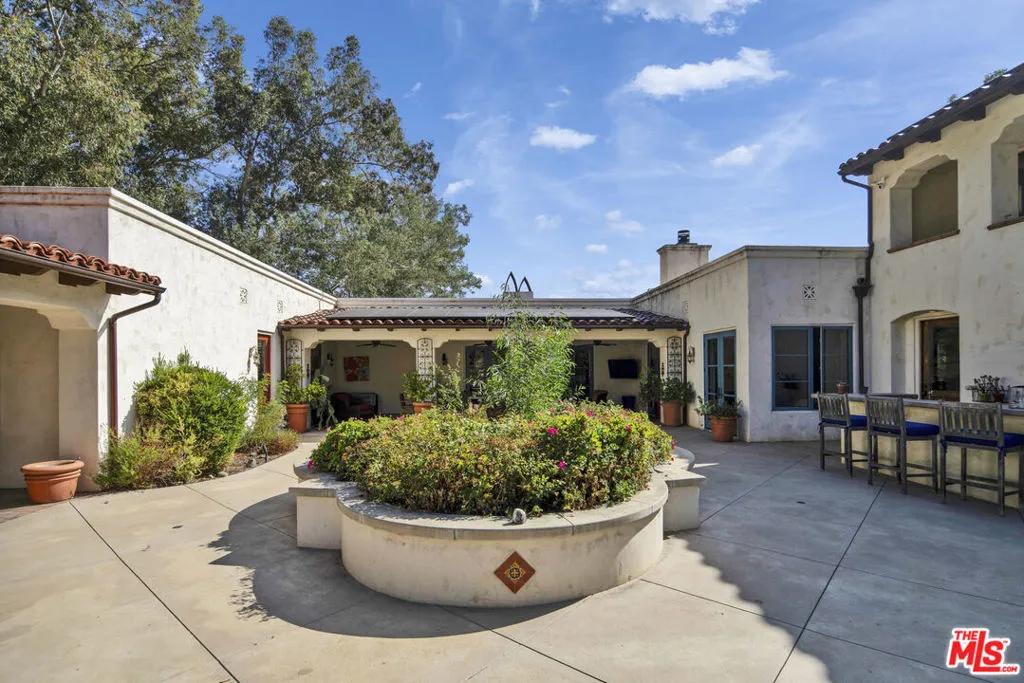 1487 Meadowcrest Circle, Corona, California 92882 home-pic-5