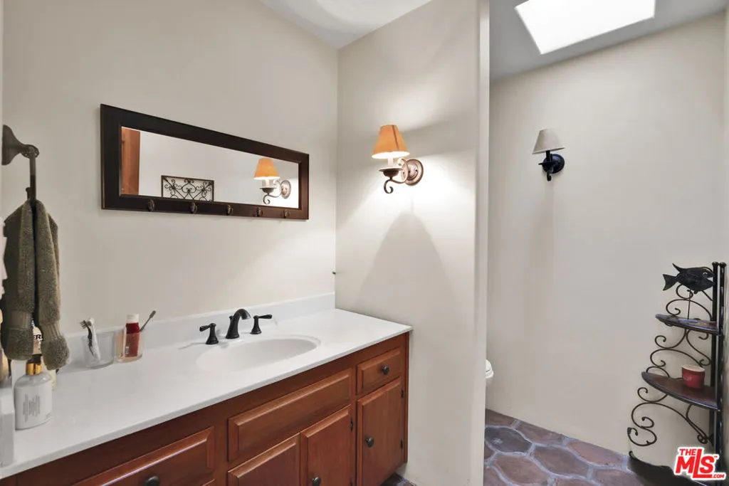 1487 Meadowcrest Circle, Corona, California 92882 home-pic-28