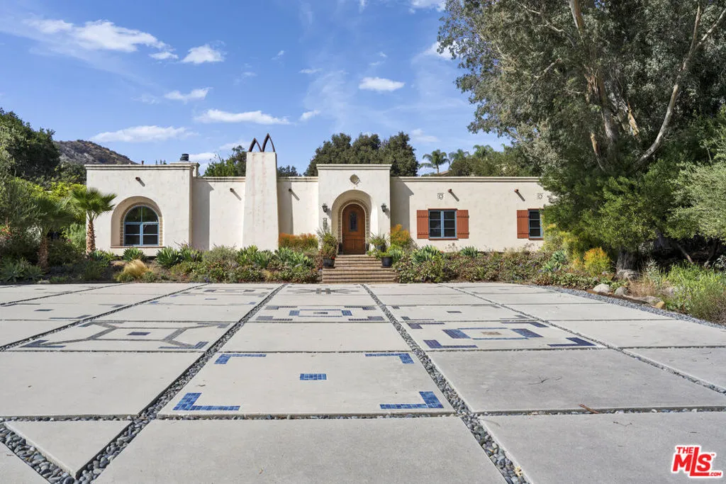 1487 Meadowcrest Circle, Corona, California 92882 home-pic-0