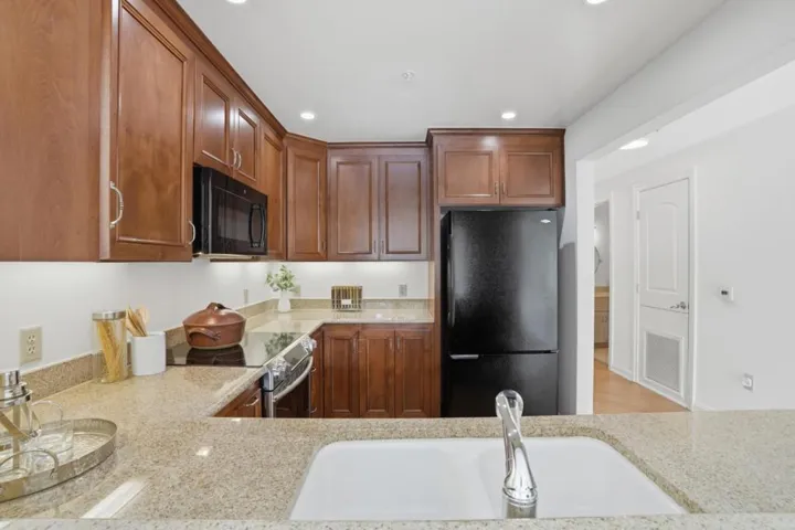10 Crystal Springs Road 1206, San Mateo, California 94402