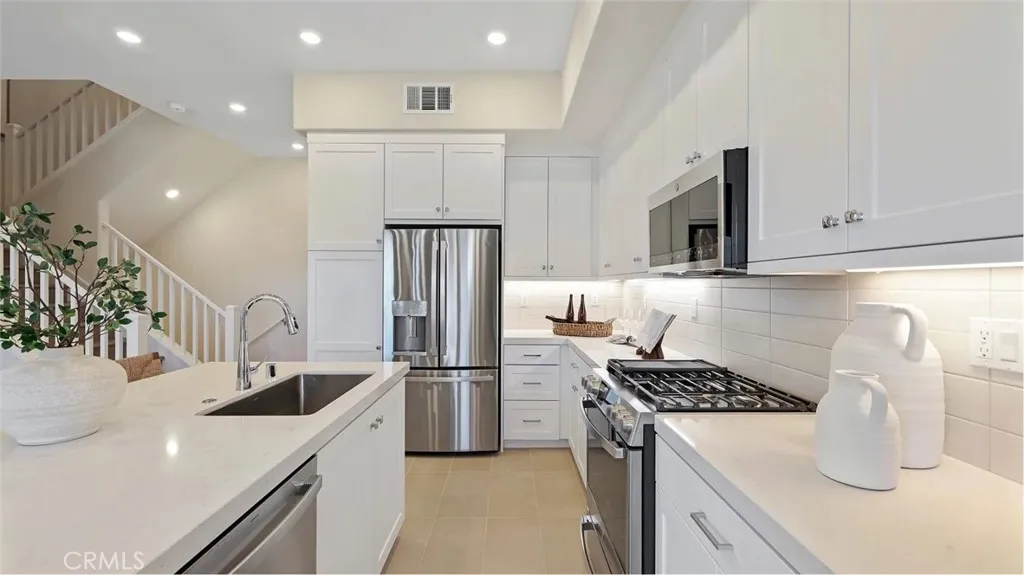 1295 Snowberry Place, Montebello, California 90640 home-pic-2