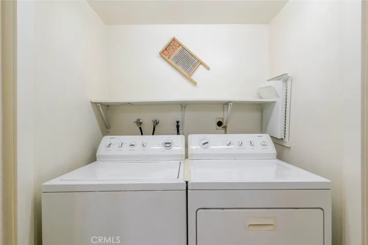 Washer/Dryer Inside