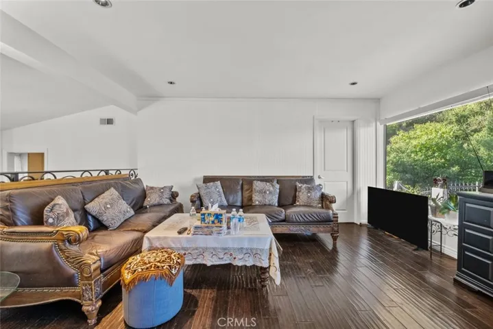 3277 Longridge Terrace, Sherman Oaks, California 91423