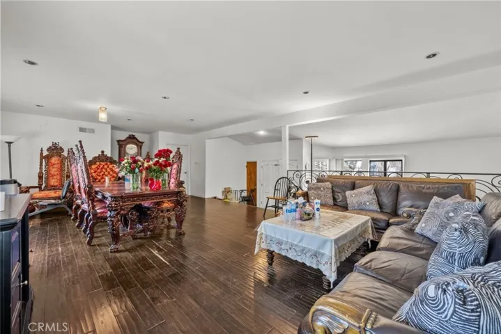 3277 Longridge Terrace, Sherman Oaks, California 91423