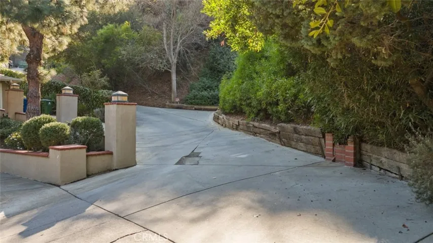 3277 Longridge Terrace, Sherman Oaks, California 91423