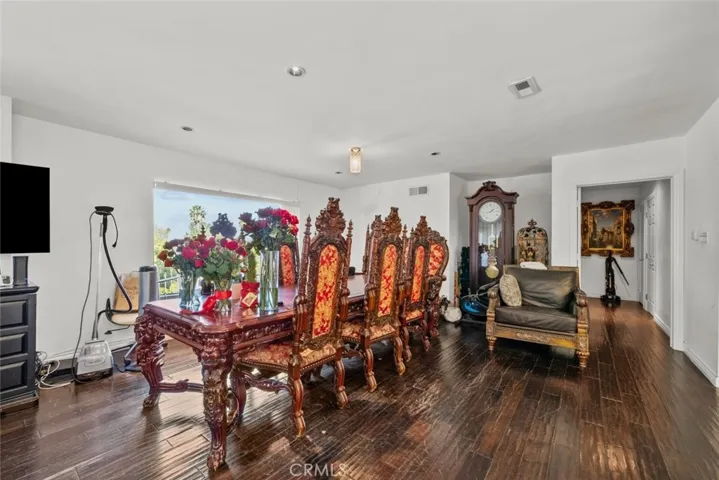 3277 Longridge Terrace, Sherman Oaks, California 91423