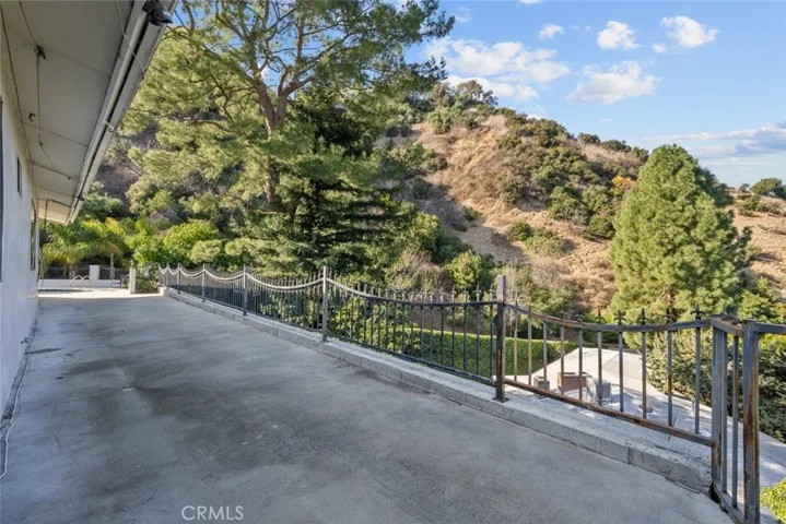 3277 Longridge Terrace, Sherman Oaks, California 91423