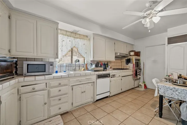 3277 Longridge Terrace, Sherman Oaks, California 91423