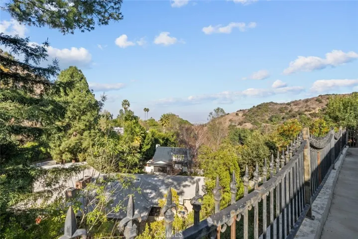 3277 Longridge Terrace, Sherman Oaks, California 91423