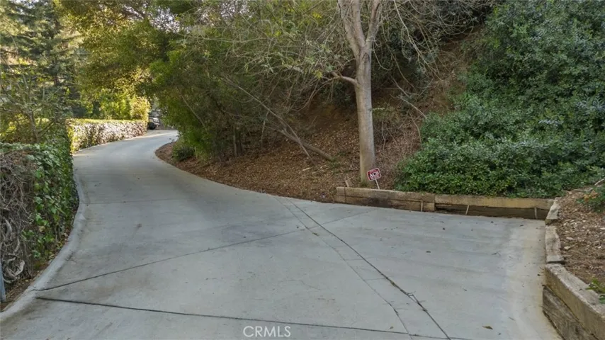 3277 Longridge Terrace, Sherman Oaks, California 91423