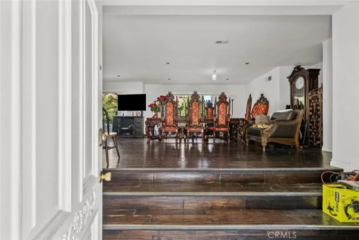 3277 Longridge Terrace, Sherman Oaks, California 91423