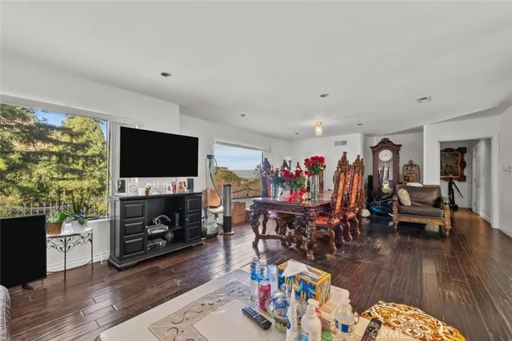 3277 Longridge Terrace, Sherman Oaks, California 91423