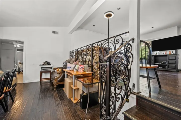 3277 Longridge Terrace, Sherman Oaks, California 91423