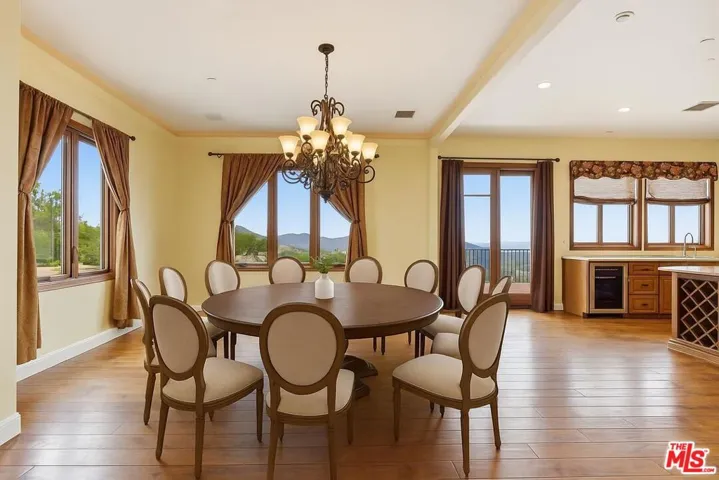 Breakfast Area - Virtually Sta