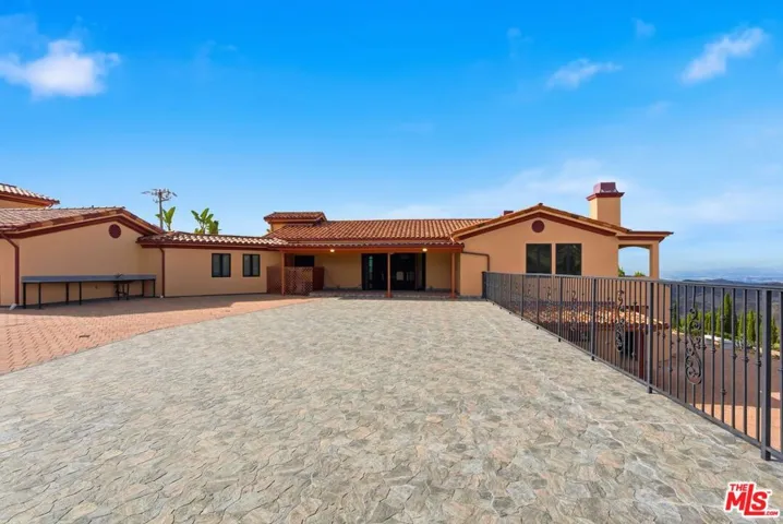 Outdoor Patio - Great for Ente