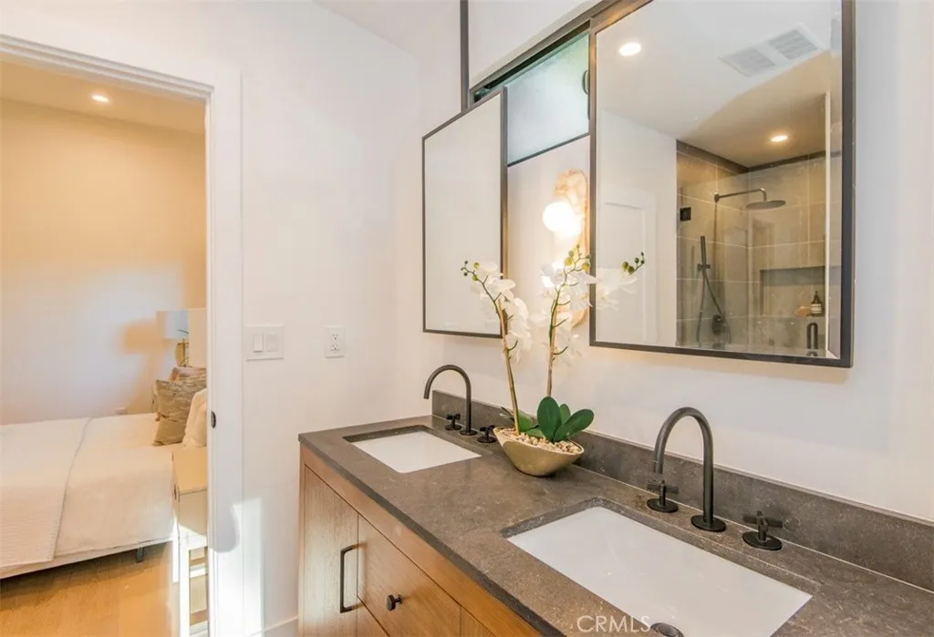 23623 Ladrillo, Woodland Hills, California 91367 home-pic-35