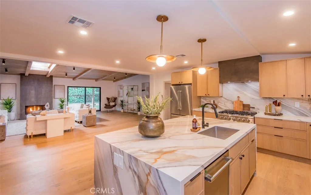 23623 Ladrillo, Woodland Hills, California 91367 home-pic-19
