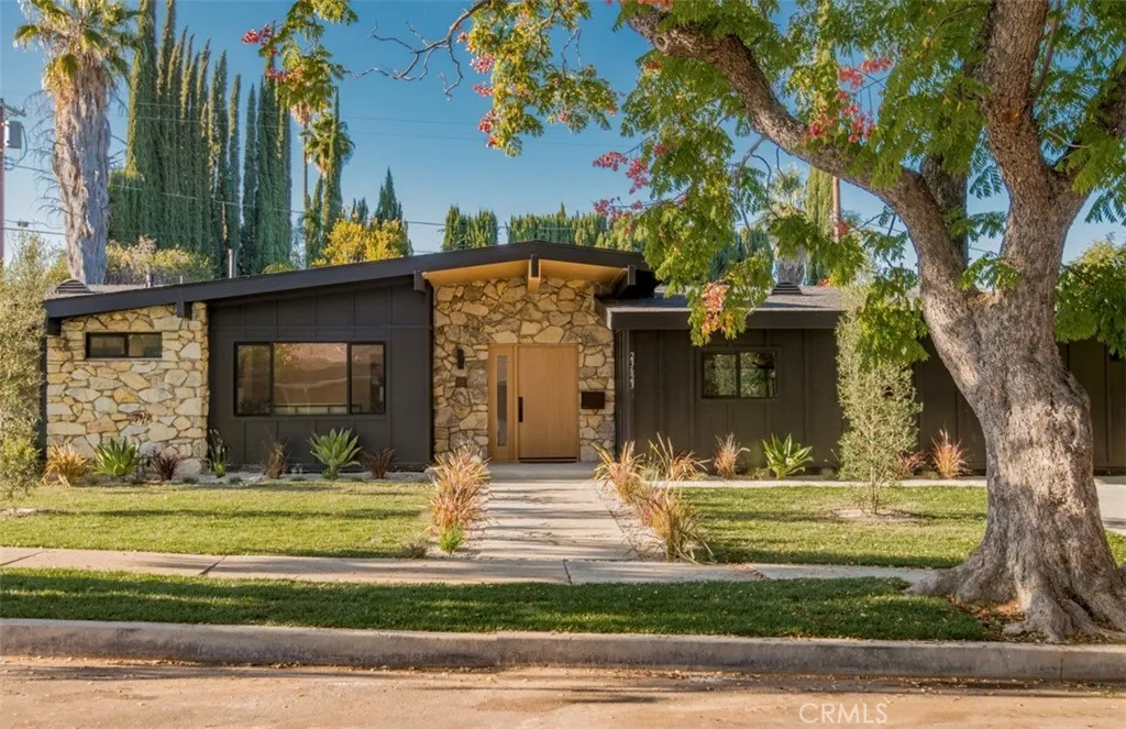 23623 Ladrillo, Woodland Hills, California 91367 home-pic-3