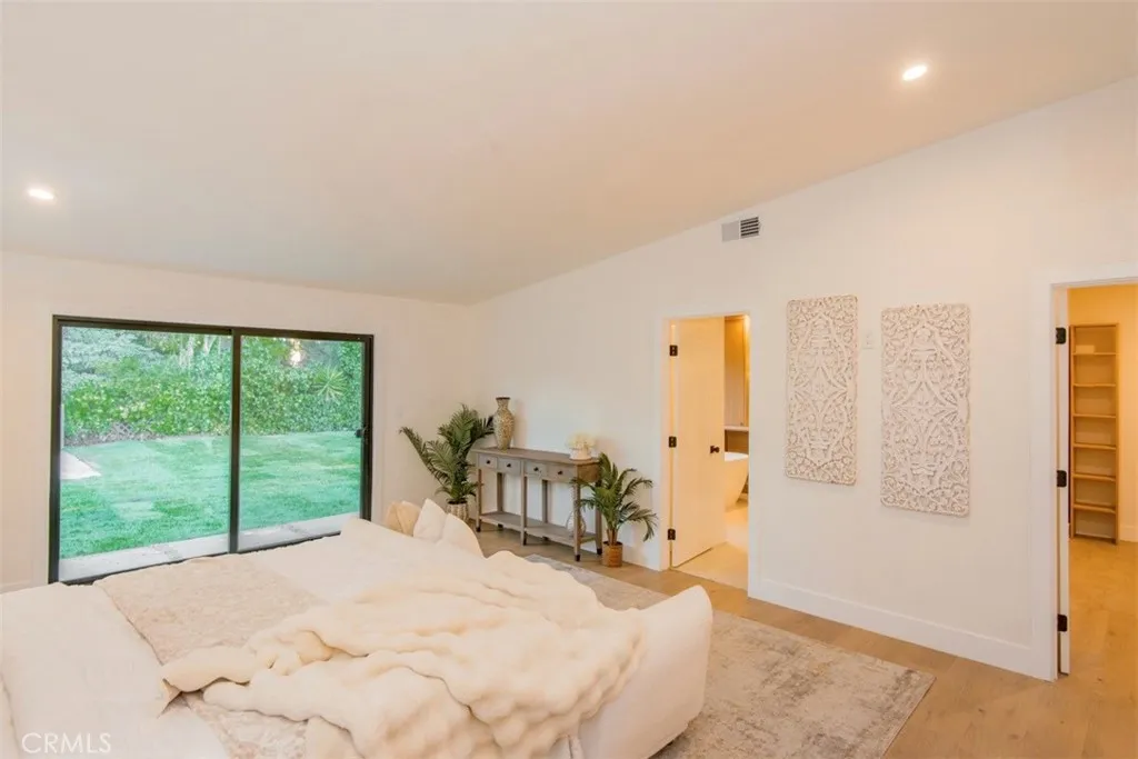 23623 Ladrillo, Woodland Hills, California 91367 home-pic-23