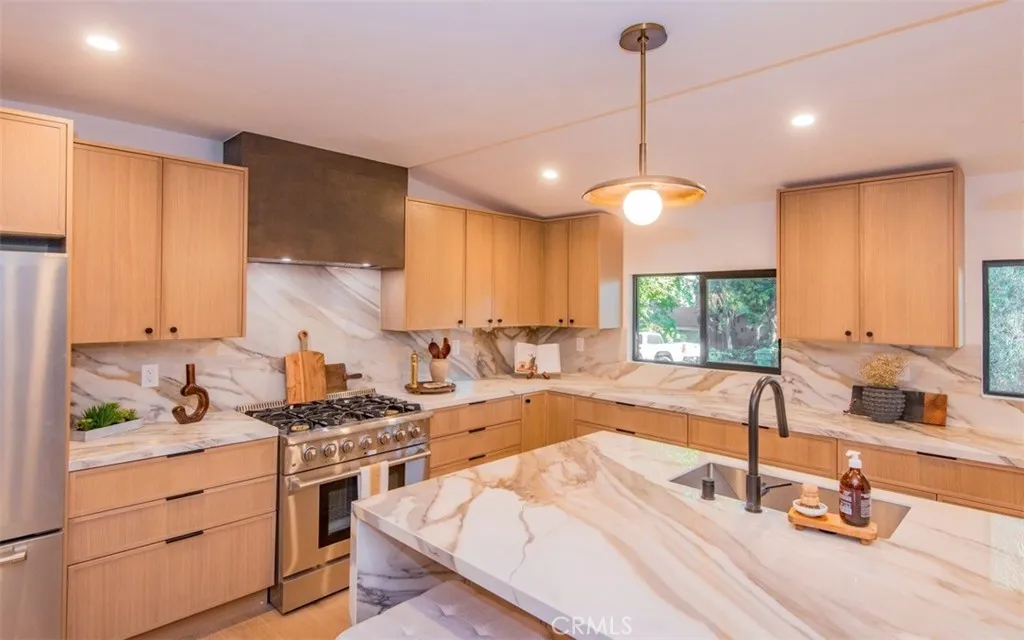 23623 Ladrillo, Woodland Hills, California 91367 home-pic-18