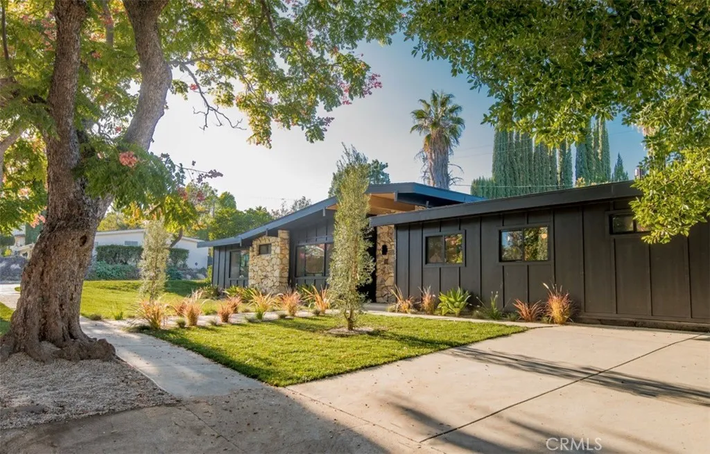 23623 Ladrillo, Woodland Hills, California 91367 home-pic-1